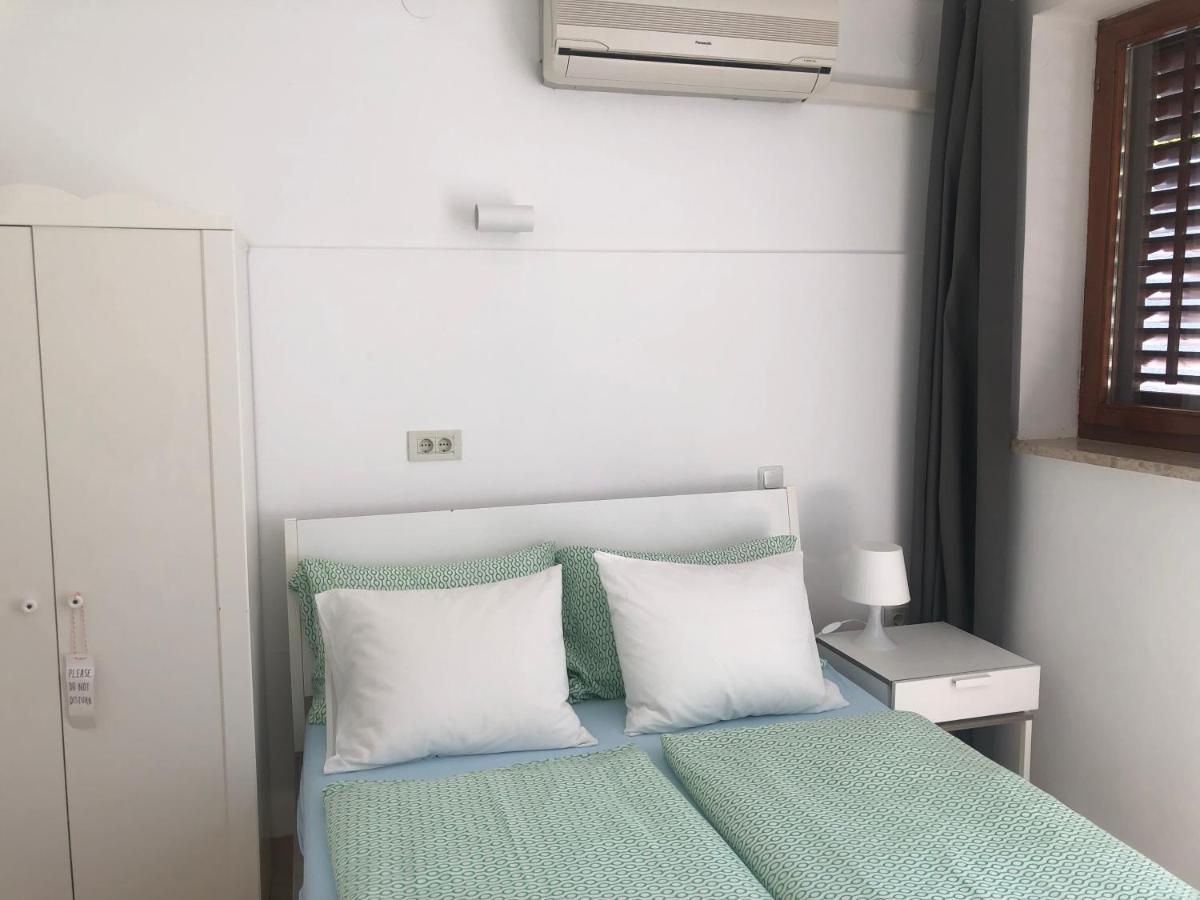Guest House Marta Ровинь Экстерьер фото