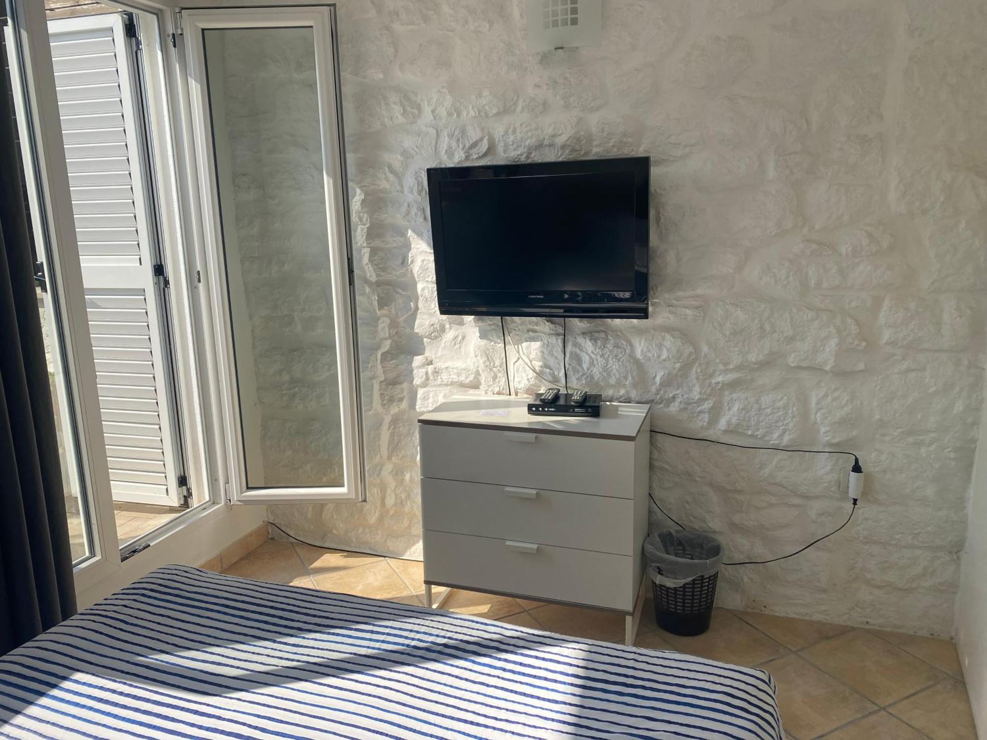 Guest House Marta Ровинь Экстерьер фото